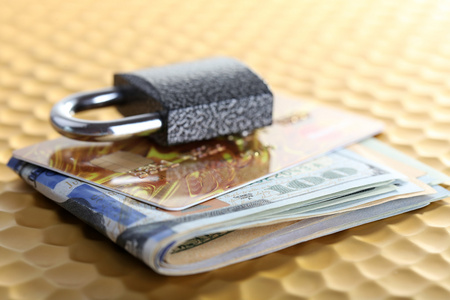 收银台信用卡自动刷卡app如何刷卡？（附刷卡app和教程）