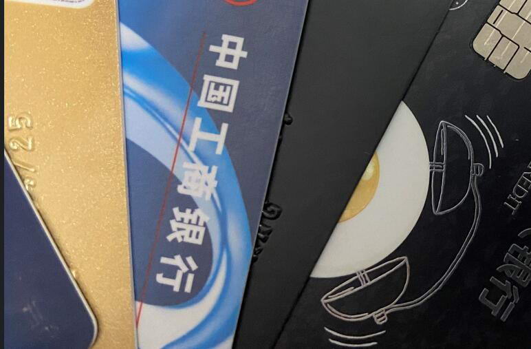 手机直接刷信用卡怎么使用？需要下载一款软件让手机秒变pos机
