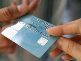 信用卡逾期两天会怎样？没钱还还能避免信用卡逾期的代还软件
